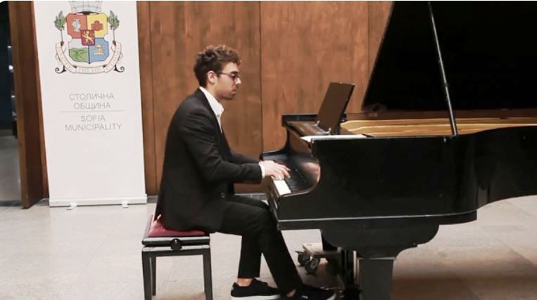 Un giovane talento del pianoforte nativo della città di Arzano si affaccia alla ribalta internazionale