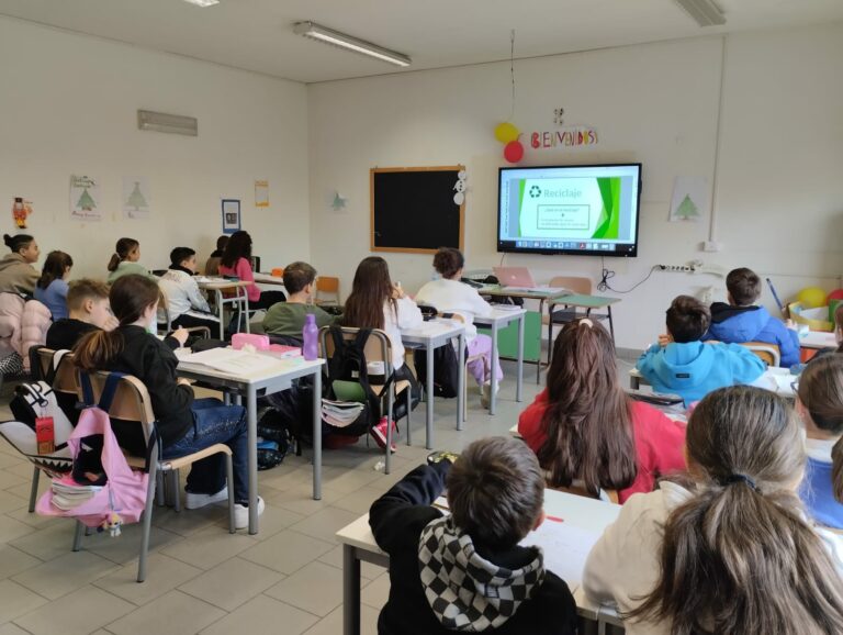 Arzano. Educhiamo a riciclare con la metodologia CLIL