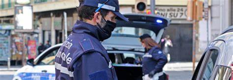 Napoli. All’ Aeroporto di Capodichino:  Controlli della Polizia  Trovano in flagranza  di reato…….