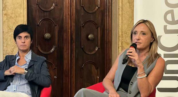 Napoli, L’assessore allo Sport del Comune di Napoli, Emanuela Ferrante, ha  partecipato a Bologna, durante il week end in cui si è svolta la  Supercoppa italiana di pallacanestro, ad un convegno sull’impiantistica  sportiva insieme all’Assessore allo Sport di Bologna, Roberta Li Calzi.