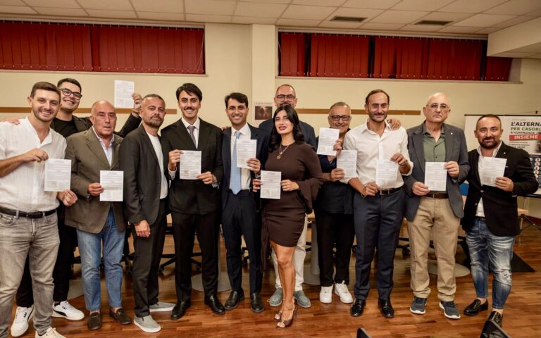 Casoria, l’Alternativa si presenta alla città: centinaia di persone alla biblioteca comunale .” Siamo noi il Centro-Sinistra”.